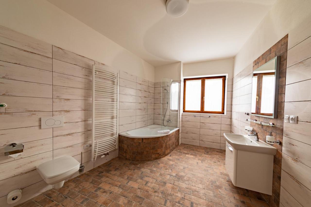 Residence Tvrz Skocice מראה חיצוני תמונה